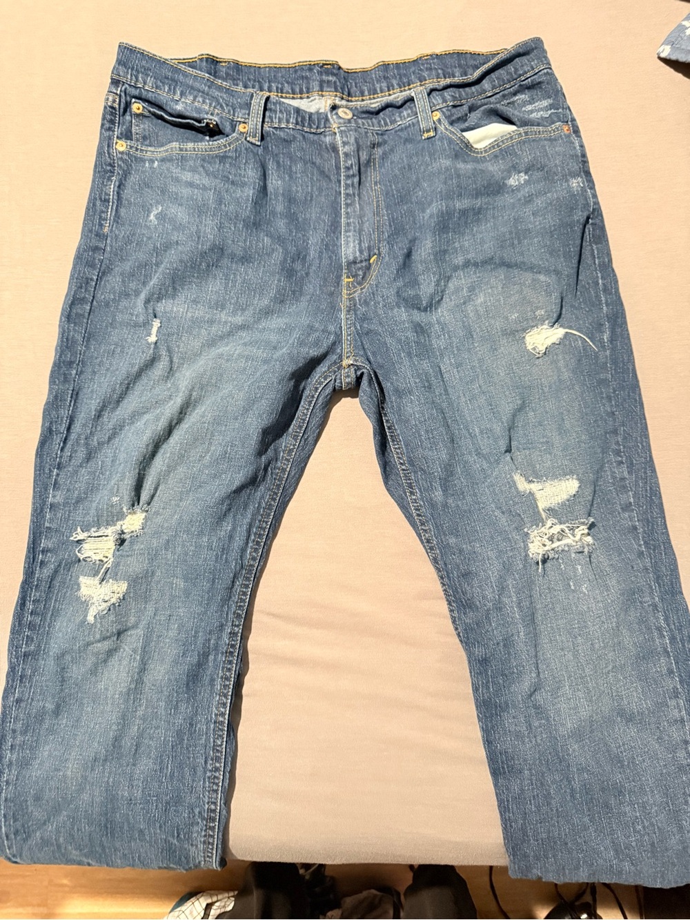 Levi's Men's Distressed Blue Relaxed Jeans